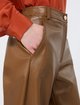 Карамельні брюки Max Mara зі шкіри: фото 4 - Invogue