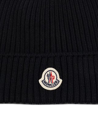 Чорна шапка Moncler з вовни: фото 2 - Invogue
