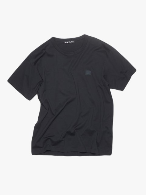 Черная футболка Acne Studios с нашивкой логотипа: фото - Invogue