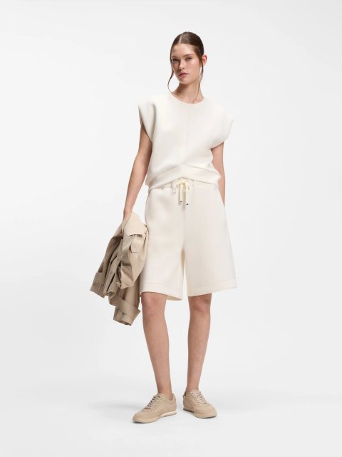 Белые бермуды BOSS из эластичного трикотажа: фото 1 - Invogue