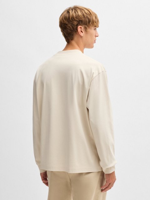 Кремовая футболка BOSS с длинными рукавами: фото 3 - Invogue