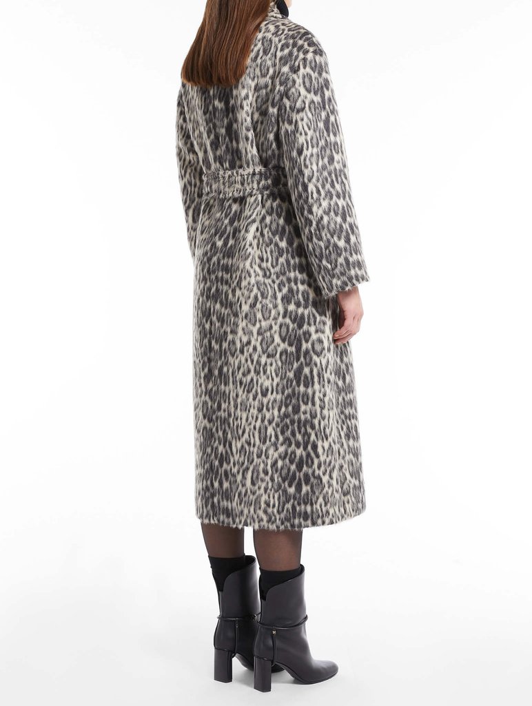 Черное пальто MAX MARA: фото 2 - Invogue