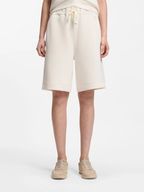 Белые бермуды BOSS из эластичного трикотажа: фото 2 - Invogue