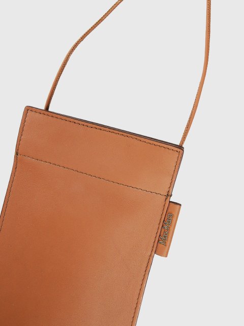 Коричневый чехол для телефона MAX MARA: фото 2 - Invogue