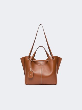 Светло-коричневая сумка Max Mara из кожи наппа: фото - Invogue