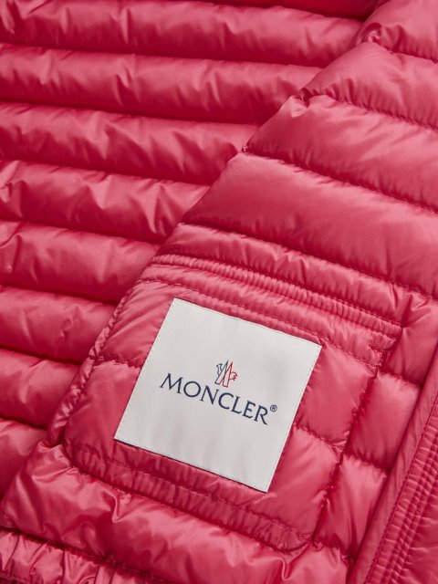 Рожева куртка Moncler стьобана: фото 6 - Invogue