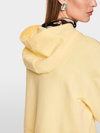 Желтое худи Marc Cain из органического хлопка: фото 6 - Invogue