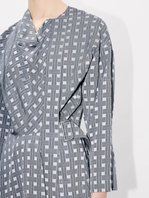 Серое платье Kenzo с традиционным японским узором: фото 3 - Invogue