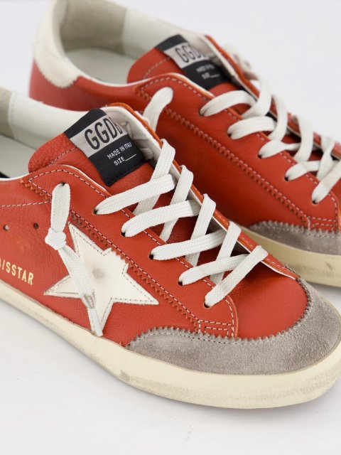 Помаранчеві снікерси GOLDEN GOOSE зі шкіри: фото 2 - Invogue