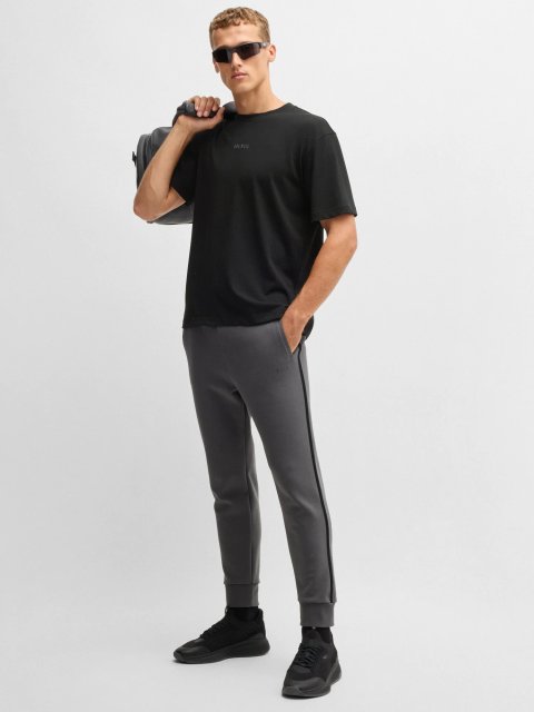 Черная футболка BOSS из хлопка: фото 1 - Invogue