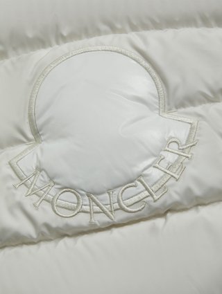 Бежевая куртка MONCLER ENFANT: фото 3 - Invogue