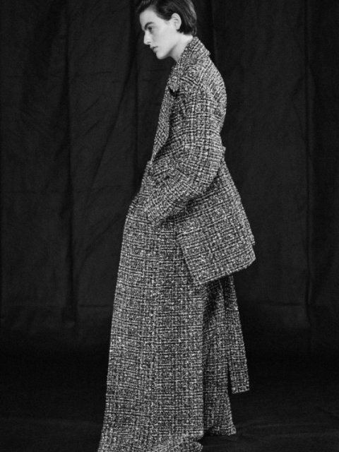 Черное пальто JOSEPH: фото 6 - Invogue