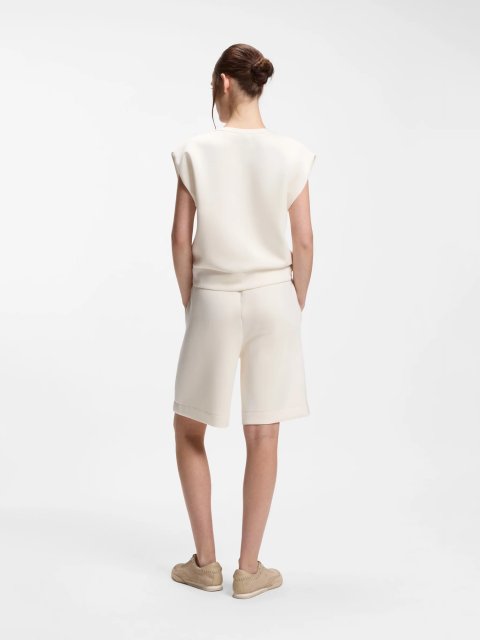 Белые бермуды BOSS из эластичного трикотажа: фото 3 - Invogue