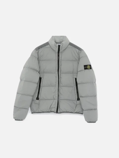 Серая куртка Stone Island с патчем - купить на Invogue — арт