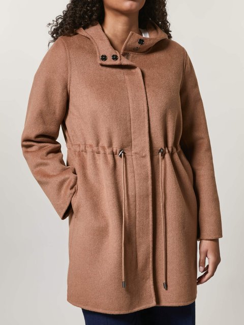 Бежеве пальто PERSONA : фото - Invogue