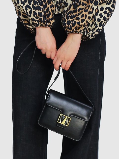 Чёрная сумка MANU ATELIER: фото 2 - Invogue