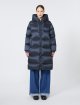 Темно-синій пуховик MAX MARA з капюшоном: фото 3 - Invogue