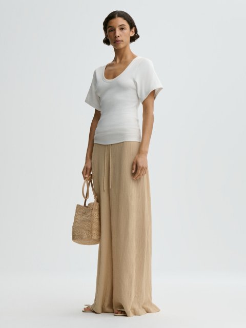 Темно-бежевые брюки By Malene Birger свободного кроя: фото 1 - Invogue