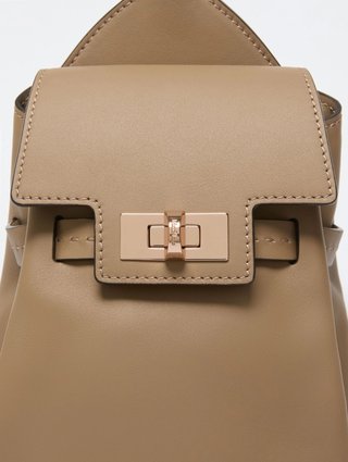 Бежевый рюкзак Max Mara из кожи: фото 2 - Invogue