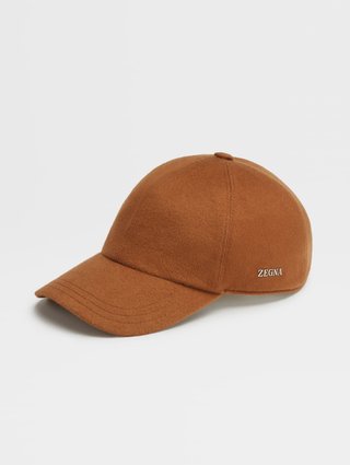 Карамельная  кепка Zegna из кашемира с металлической эмблемой: фото - Invogue
