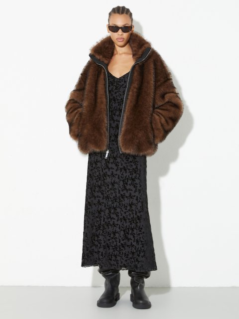 Черное платье MAX&CO : фото 1 - Invogue