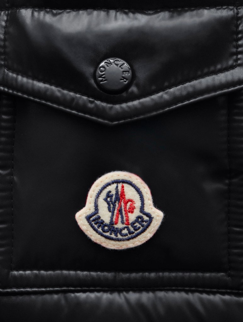 Чёрная куртка MONCLER ENFANT: фото 3 - Invogue