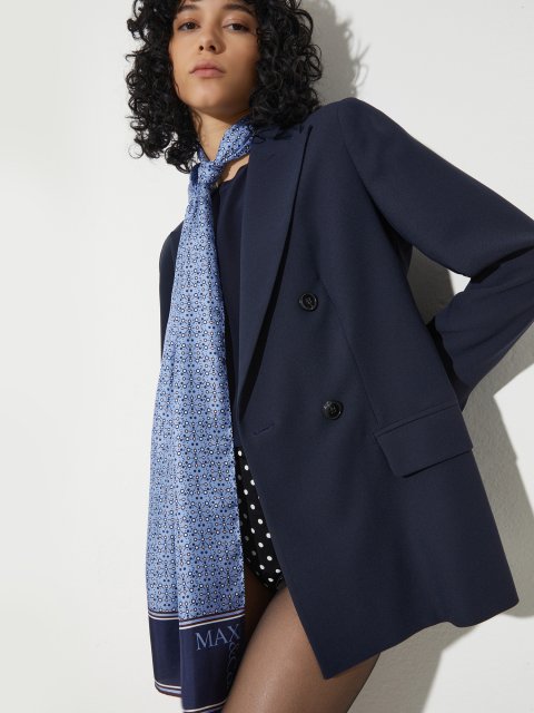 Голубой шарф MAX&CO из шелковой саржи: фото 2 - Invogue