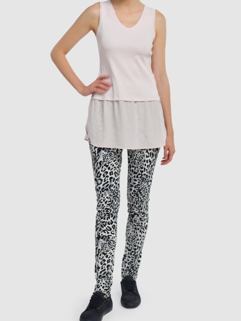 Серые брюки MARC CAIN: фото 1 - Invogue