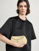 Кремовый клатч Toteme из кожи: фото 2 - Invogue
