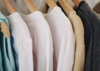 Минимализм в одежде — как одеваться просто и стильно: фото - Invogue