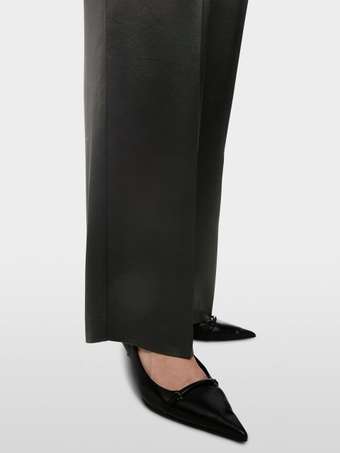 Чёрные брюки MARC CAIN : фото 5 - Invogue