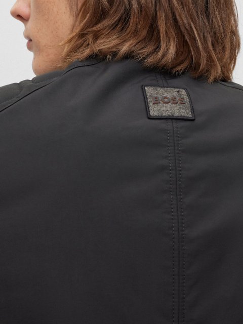 Чёрная куртка BOSS: фото 4 - Invogue