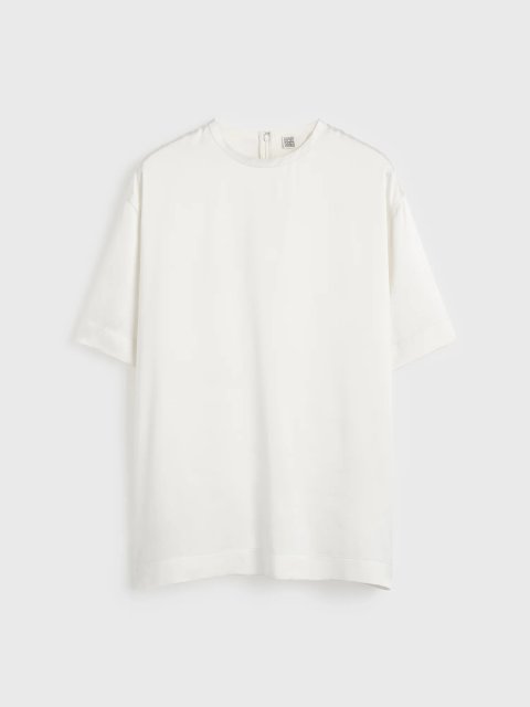 Белая футболка TOTEME из атласа: фото - Invogue