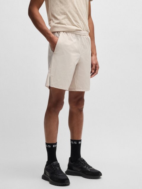 Бежевые шорты Boss с логотипом: фото 2 - Invogue
