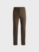 Зеленые брюки BOSS кроя slim: фото - Invogue