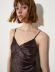 Шоколадна сукня MAX&CO з м'ятого атласу: фото 4 - Invogue
