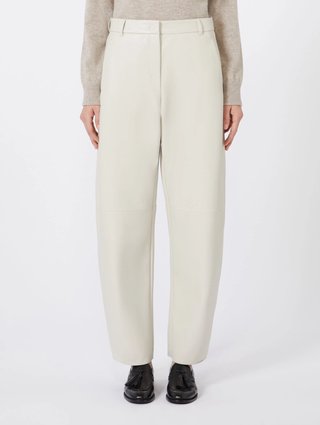 Бежевые брюки MAX MARA из экокожи: фото 2 - Invogue