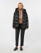 Чорний пуховик MAX MARA з капюшоном: фото 1 - Invogue