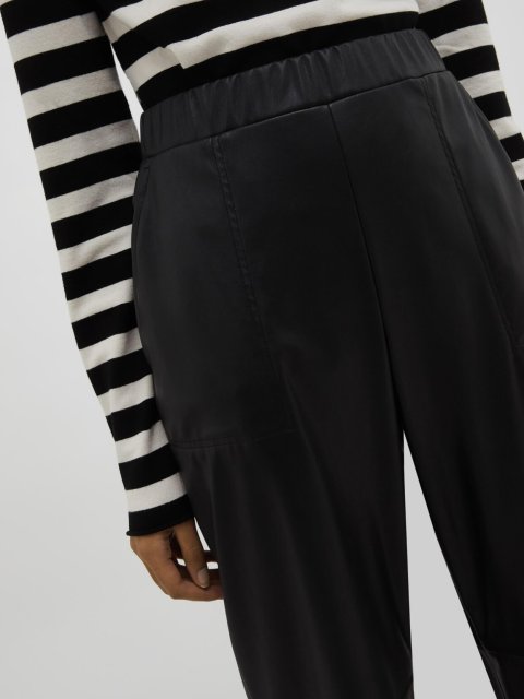 Чёрные брюки MAX&CO: фото 3 - Invogue