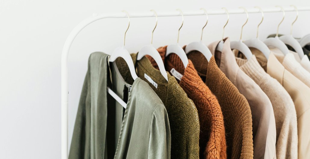 Уход за одеждой: как сохранить ваши любимые вещи безупречными