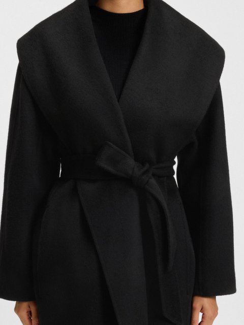 Черное пальто BOSS из шерсти: фото 2 - Invogue