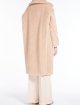 Бежевое пальто Teddy oversize Max Mara из бленда альпаки и шелка: фото 2 - Invogue