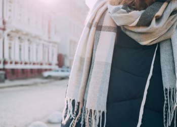 Стильные способы носить шарф этой осенью: фото - Invogue