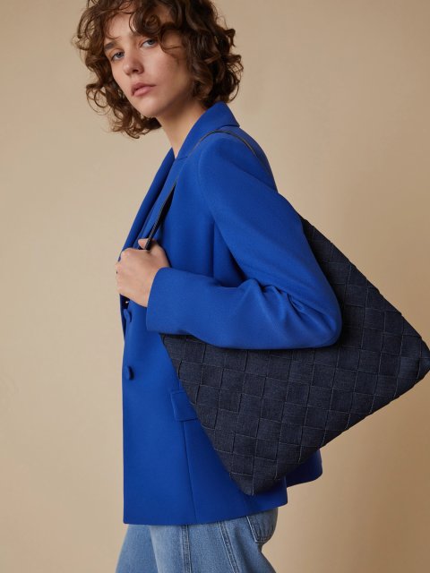 Темно-синяя сумка PennyBlack с плетением: фото 1 - Invogue