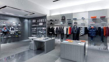 Магазин Emporio Armani - ТЦ "Mandarin Plaza", 4-й этаж: фото 1 - Invogue