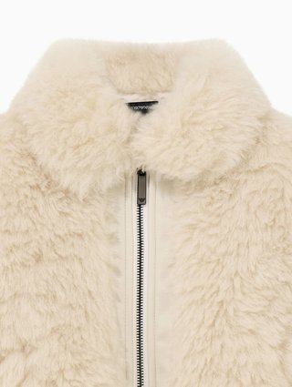 Кремовая шуба Emporio Armani из искусственного меха: фото 3 - Invogue