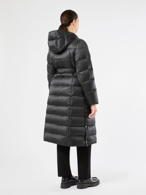 Черный пуховик Marina Rinaldi из атласа: фото 2 - Invogue