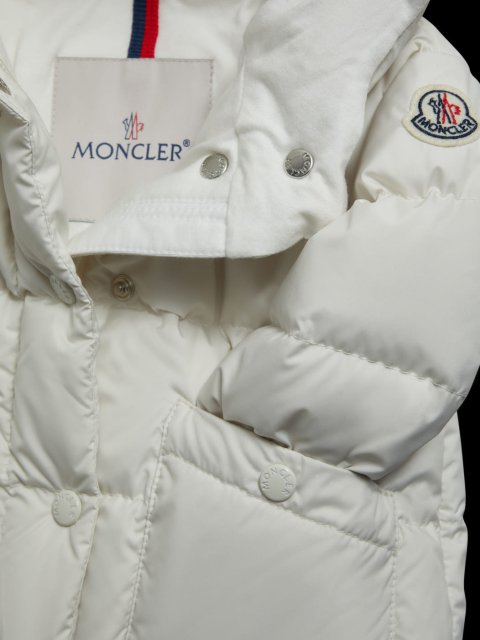 Бежевая куртка MONCLER ENFANT: фото 2 - Invogue
