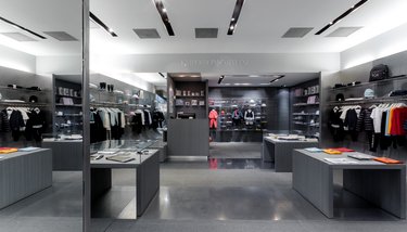 Магазин Emporio Armani - ТЦ "Mandarin Plaza", 4-й этаж: фото 4 - Invogue