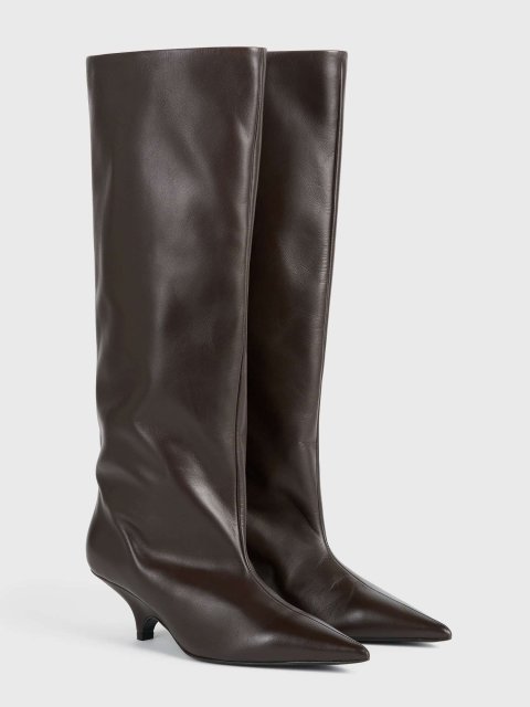 Коричневые сапоги Totême на танкетке: фото 2 - Invogue